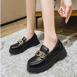 Fallon - Classic loafer with chain detail