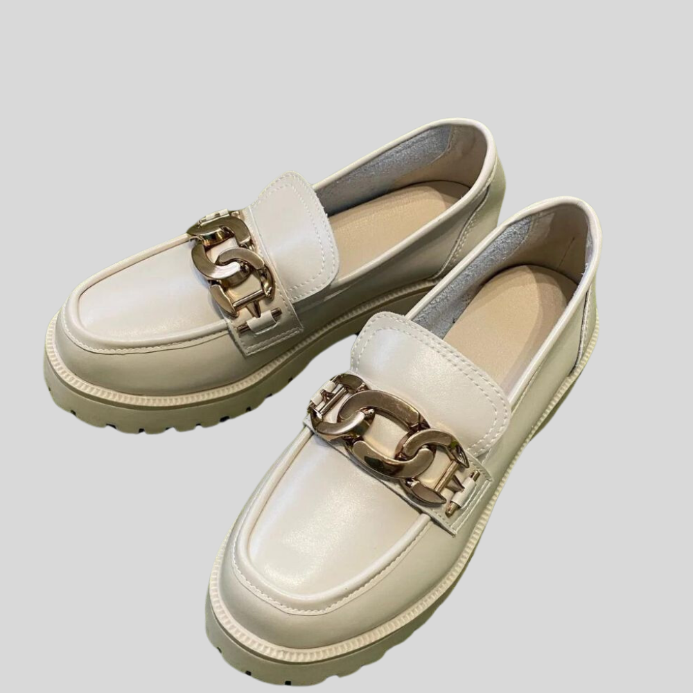 Fallon - Classic loafer with chain detail