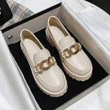 Fallon - Classic loafer with chain detail