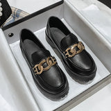 Fallon - Classic loafer with chain detail