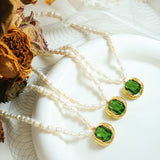 Noor - Elegant pearl necklace with green zircon pendant