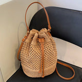 Women's summer straw shoulder bag: Hand-woven drawstring bucket style