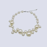 Naomi - Chunky pearl necklace with drop detail